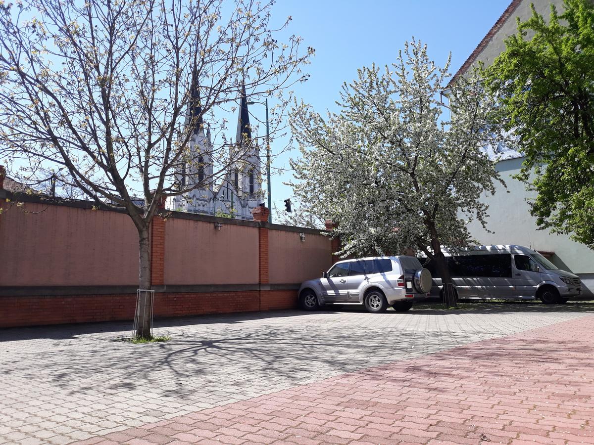 Bella Hotel Seghedin Exterior foto